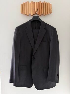Samuelsohn Charcoal Suit 40S J.P. Tilford Loro Piana Super 130’s Harry Rosen